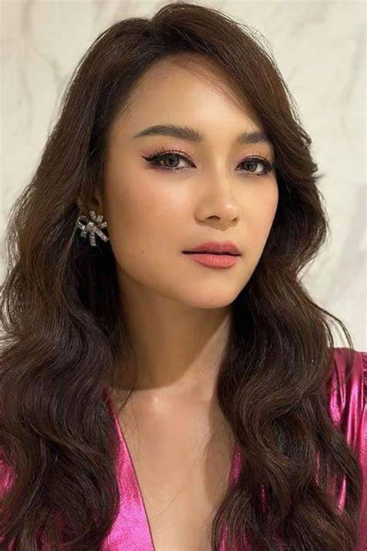 Bee Namthip Net Worth