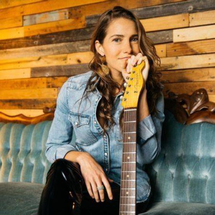 Caroline Jones Net Worth