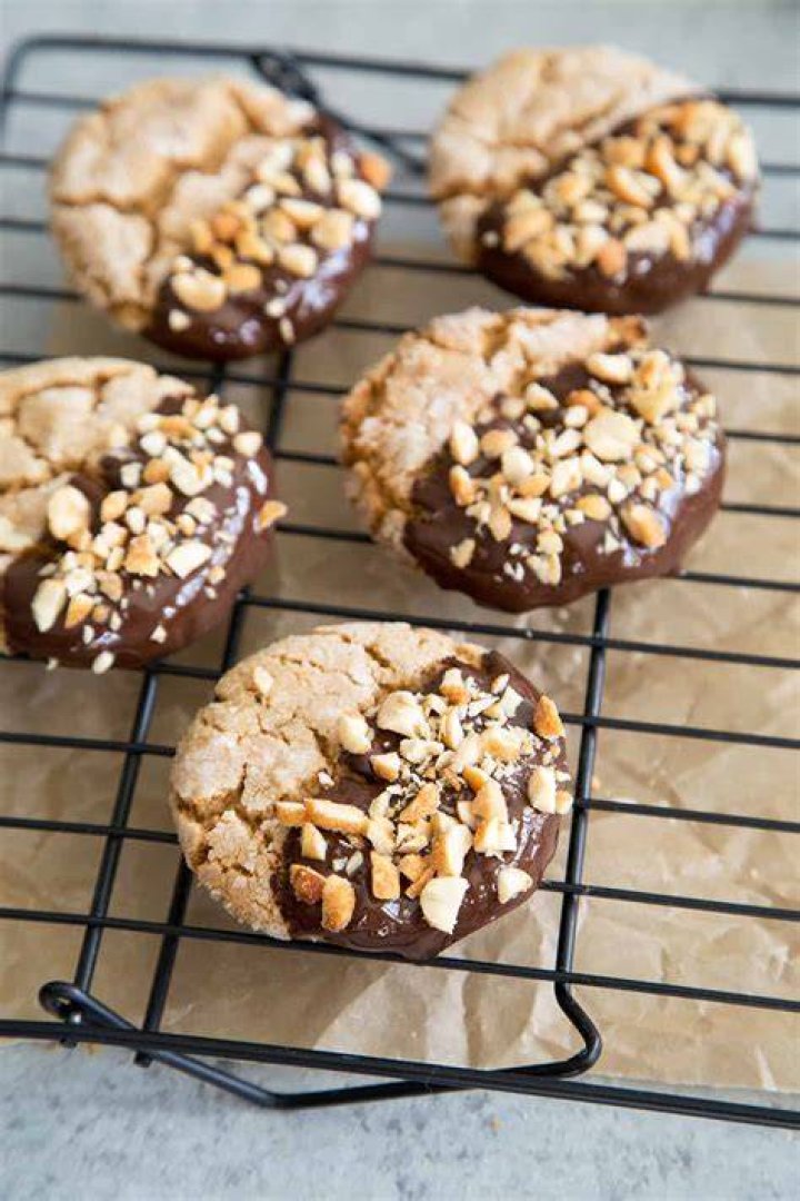 Chocolate cookies topped with peanut butter chips and a drizzle of peanut butter