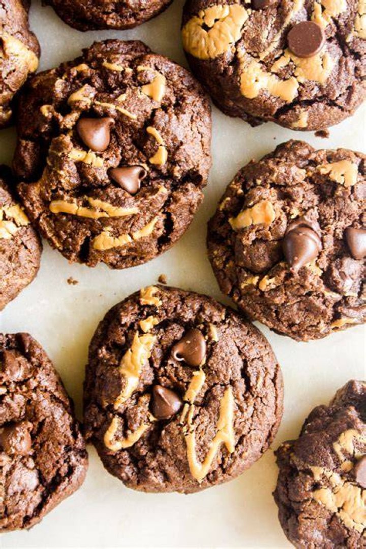 Chocolate peanut butter cookies piled on a plate.