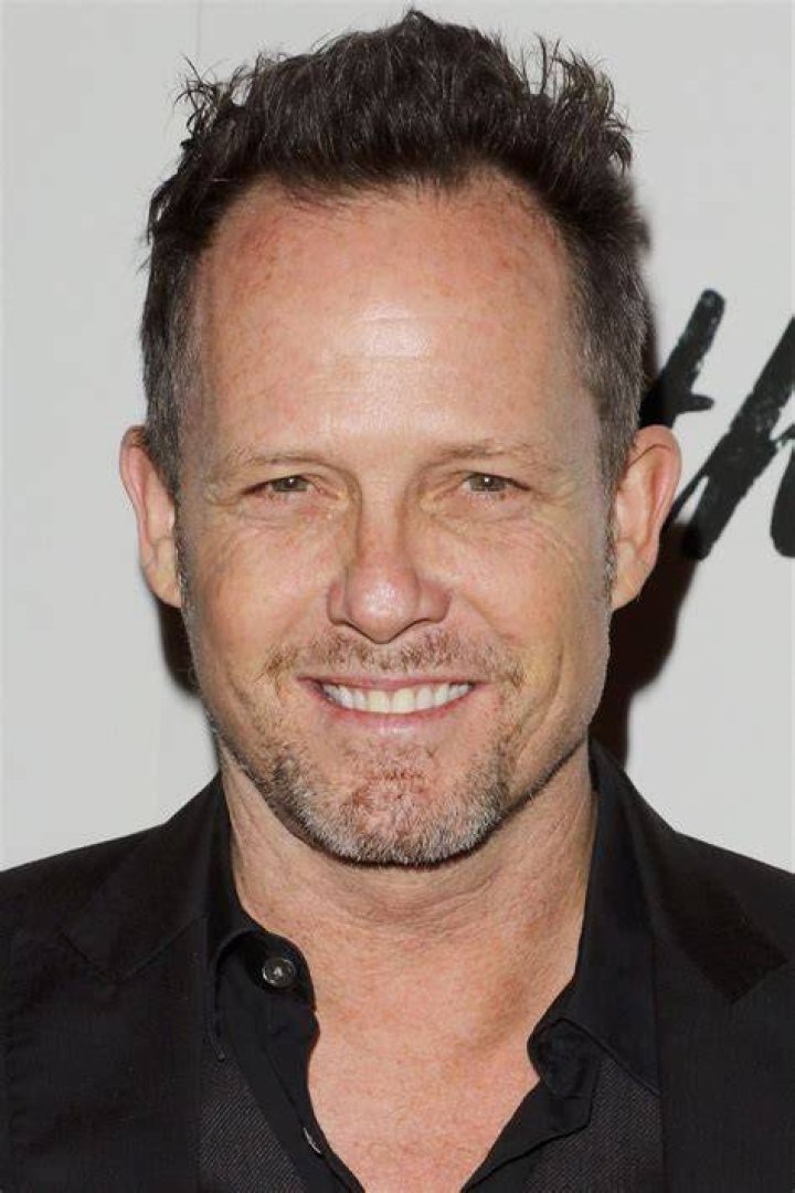 Dean Winters Net Worth