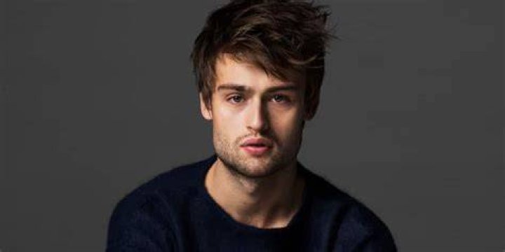Douglas Booth Net Worth