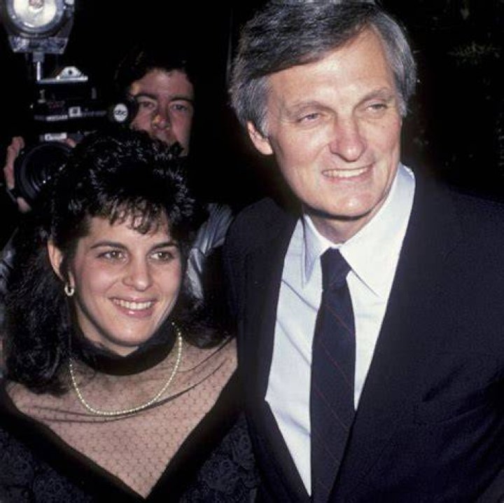 Elizabeth Alda Net Worth