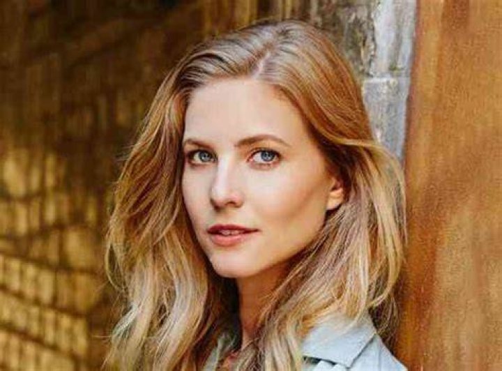 Elizabeth Blackmore Net Worth