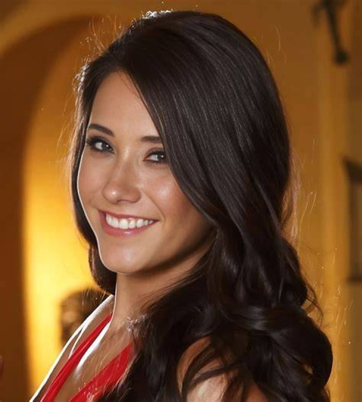 Eva Lovia Net Worth