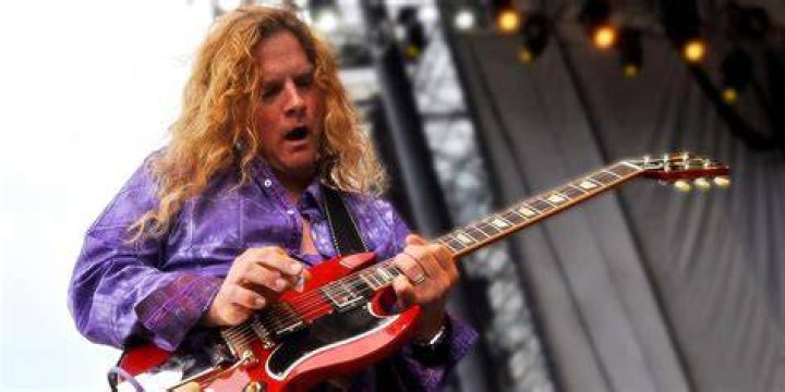 Frank Hannon Net Worth