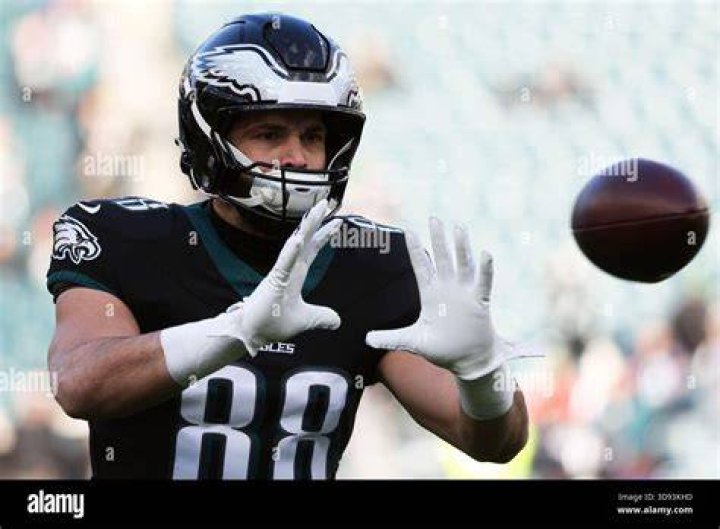 Himself - Philadelphia Eagles Tight End / Himself - Kansas City Chiefs Tight End