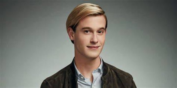 How rich is medium Tyler Henry? Wiki: Net Worth, Salary, Family, Parents