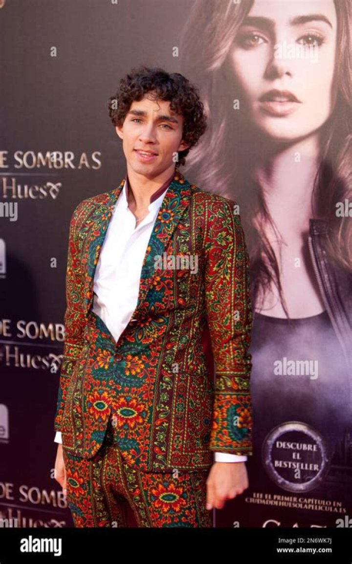 Image of Irish actor, Robert Sheehan