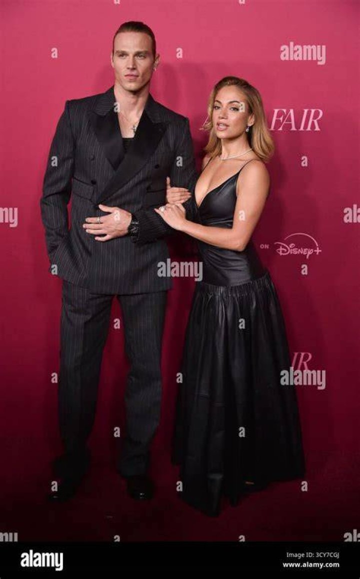 Inanna Sarkis and Matthew Noszka with their daughter Inanna Sarkis and Matthew Noszka with their daughter