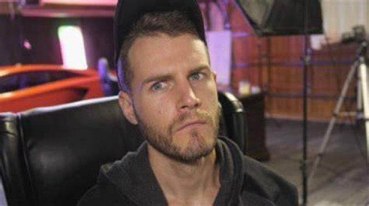 Joshua Becker Net Worth