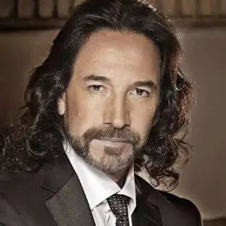 Marco Antonio Sol&iacute;s Net Worth