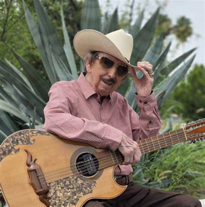 Poncho Villagómez Net Worth