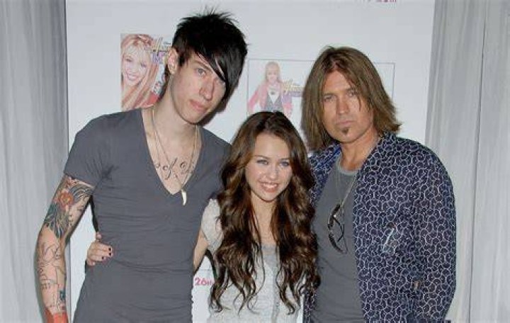 Young Trace Cyrus with Miley Cyrus Young Trace Cyrus with Miley Cyrus